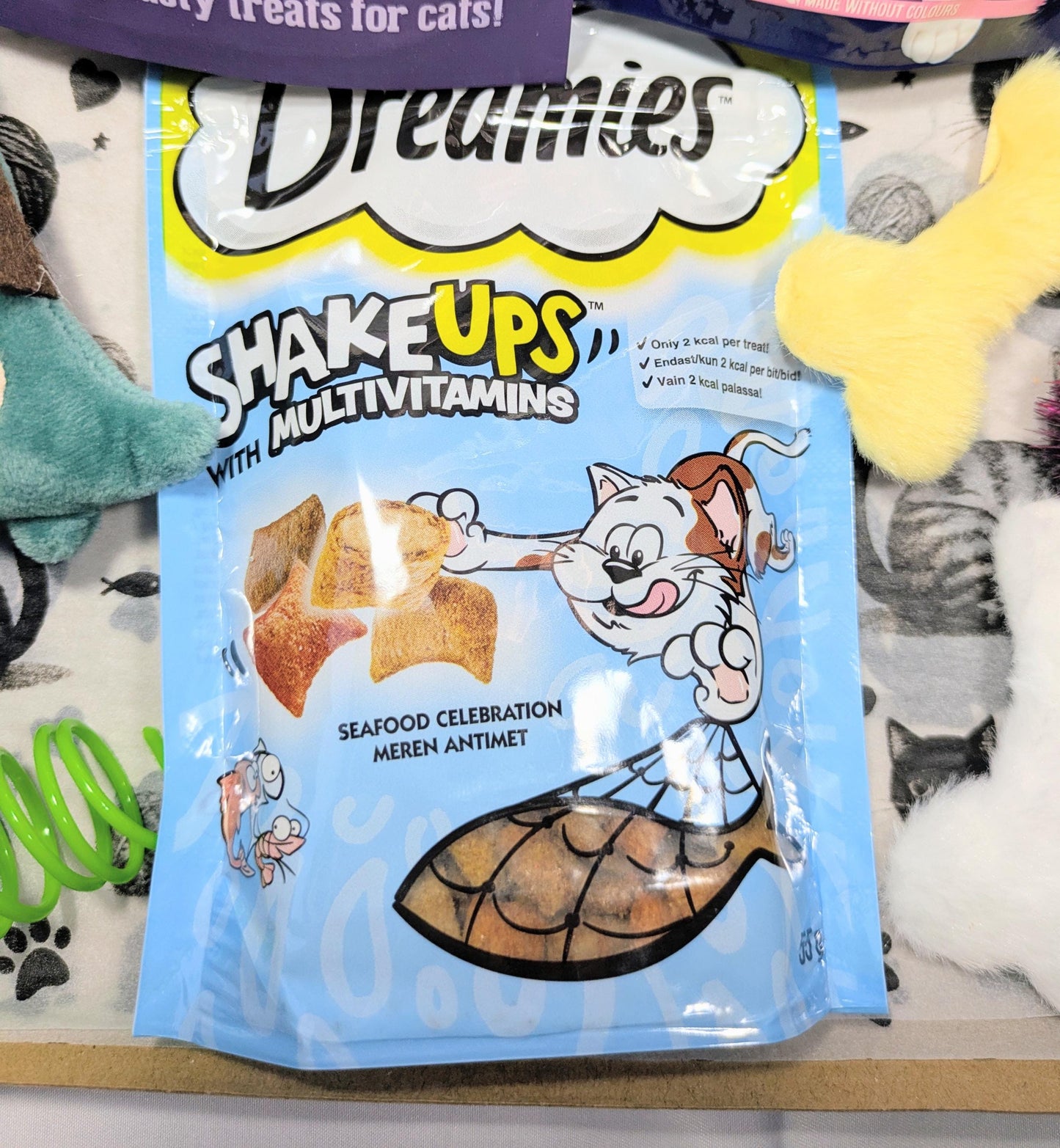 Blue Dreamies Shake Ups cat treat bag with cartoon cat and turtle on front.
